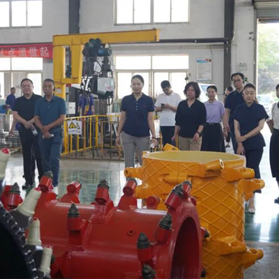 企業(yè)動態(tài) - 聊城市建設(shè)制造業(yè)強(qiáng)市振興工業(yè)經(jīng)濟(jì)專題調(diào)研組一行到我公司參觀調(diào)研